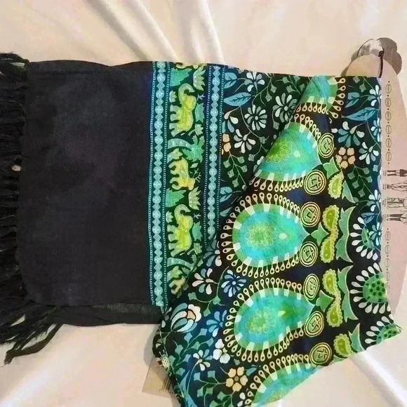 NWT Casual Movements Sarong Wrap. Green, blue elephants with fringe - Picture 11 of 11